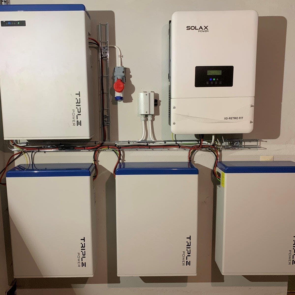 Den 16,2 kW stora solcellsanläggningen på garagetaket